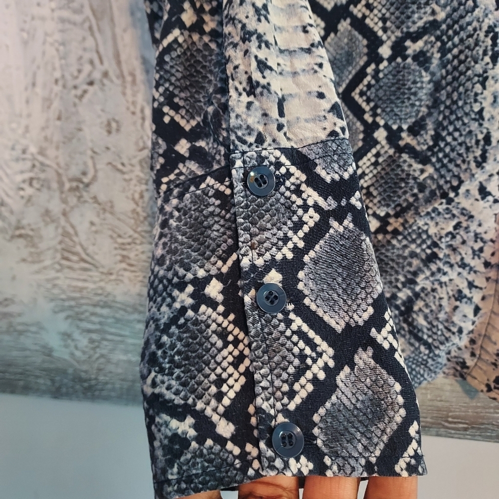 Ramona la Rue 100% Silk Snakeskin Print Blouse Sz-XS - Picture 3 of 7